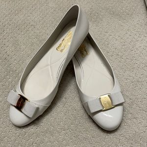 Ferragamo 9.5B Varina flats